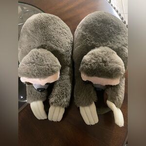 Cozy Sloth Plush Slippers - Gray